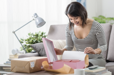 4 Reasons to Use Custom Stickers for Packaging