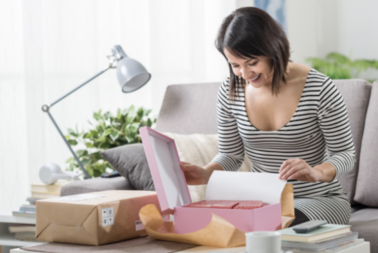 4 Reasons to Use Custom Stickers for Packaging