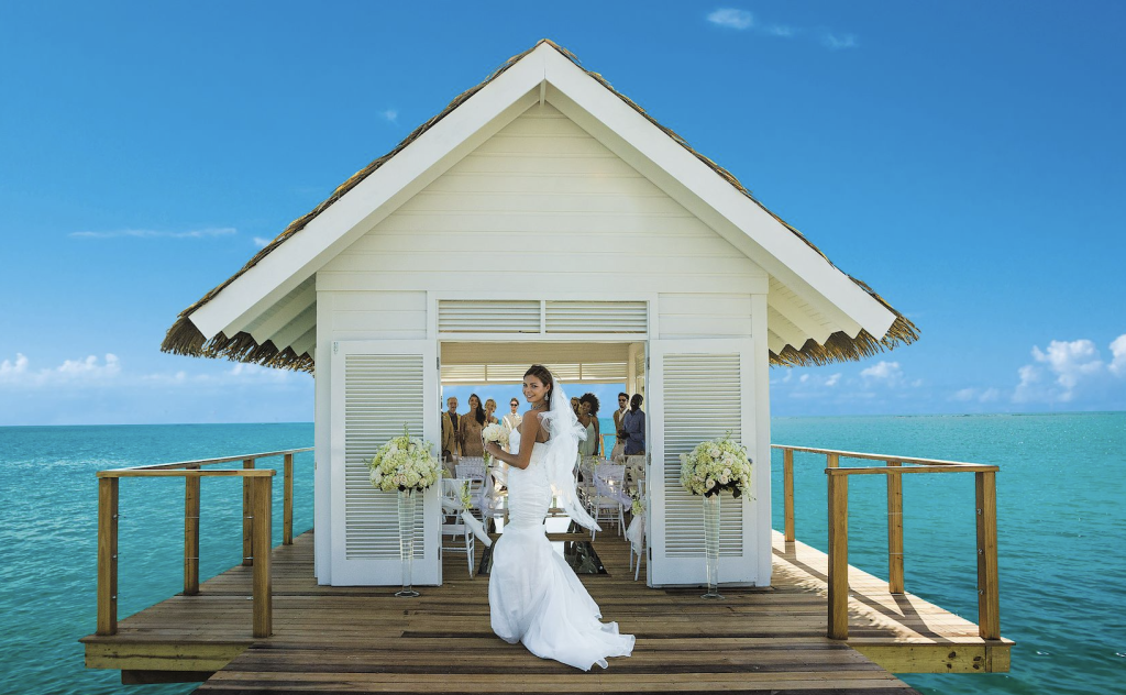 Luxury Elopement Packages for a Lavish Escape