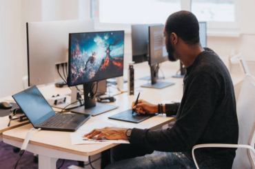 The Role of Licensing and Certification in Online Game Credibility The Role of Licensing and Certification in Online Game Credibility